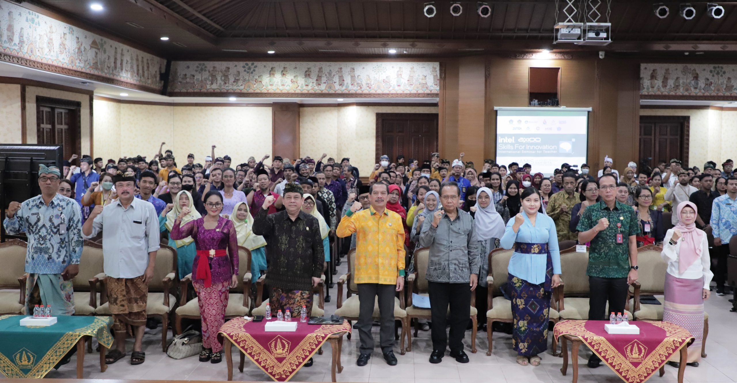 Dr. Dadang Hermawan Ajak Ratusan Guru di Bali Upgrade Teknologi Informasi dan Komunikasi